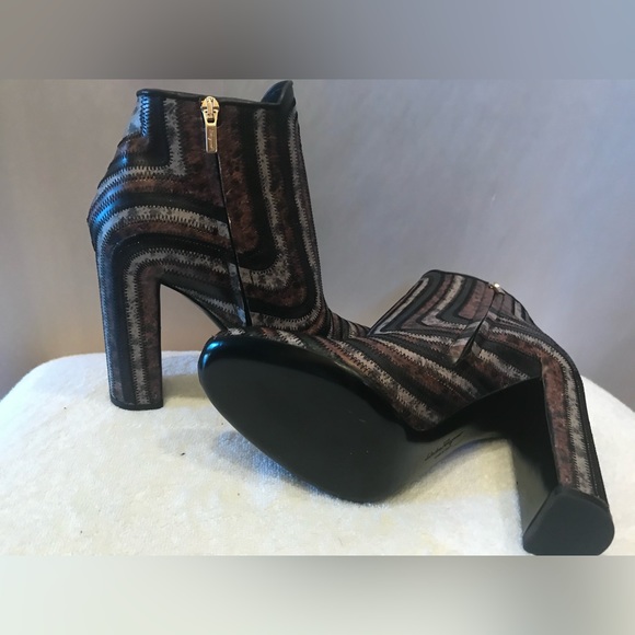 NWOB Salvatore Ferragamo Multicolor Leather Feeling Zig Zag Ankle Boots - Picture 11 of 11